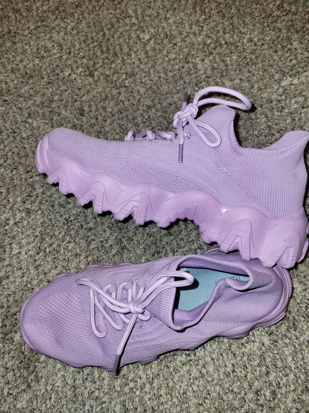 Women’s Lightweight Lace-Up Sneakers in Lavender